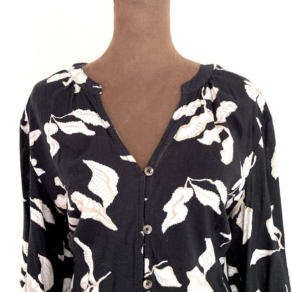 Sonoma Goods for Life 3/4 sleeve Button up Blouse. - Picture 2 of 4